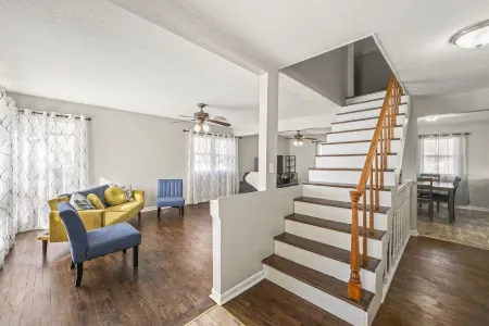 Cozy 3 bedroom in Baldwin City, close to Baker, great for families & friends!