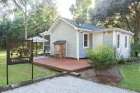 Grand Oaks Cottage: Ideal Location!
