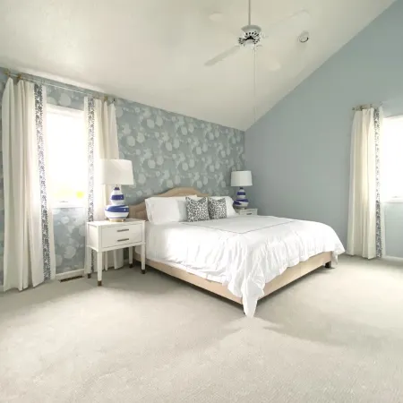 Updated Family Beach House with fenced yard - 5 min walk to the beach!