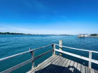 Saint Clair River  Two Bedroom apt private entrance New Construction Hotel a Clay Township