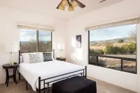 Hot Tub! 2 acre oasis near Sedona and Page Springs Wineries. Mountain View!