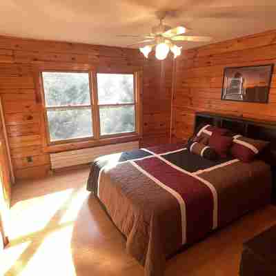 Sugarloaf Summit - Breathtaking views of the valley below. Ski, Knoebels & more Rooms