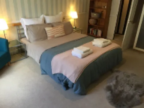 HOWTON COTTAGE - village cottage on coast path next to beaches โรงแรมในCawsand