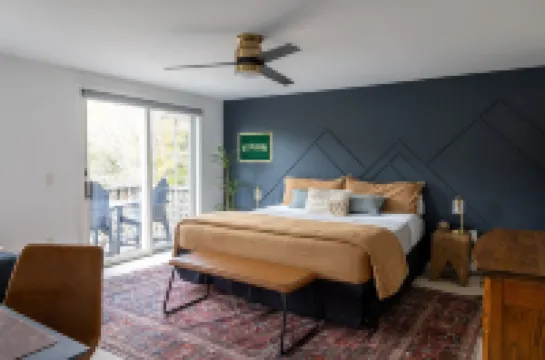 Modern Mount Snow Gnarvana - Walk to Lodge & Lifts, Balcony, Loft