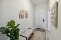 5 Min Drive to Downtown! Modern 3BR in Savannah!