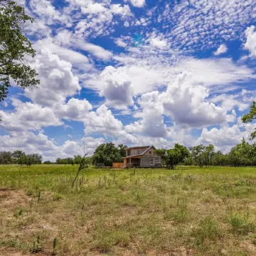 Peaceful cabin, fully updated, wine, stars, spa, perfect for relaxing