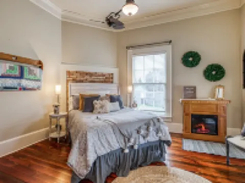 Walk Downtown! Large Pool, Hot tub, Fire pit, Close to EVERYTHING! Hotels in Monroe