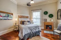 Walk Downtown! Large Pool, Hot tub, Fire pit, Close to EVERYTHING!