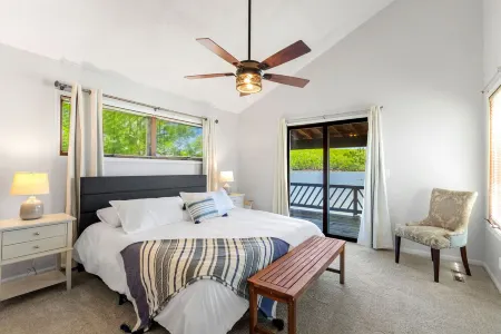 Osage Beach lakefront house - Gorgeous views!