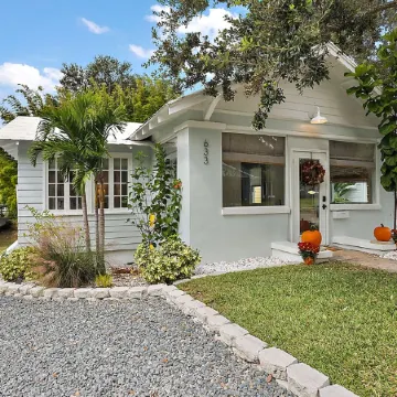 The Ashford - 2min walk to DT Mt Dora - 5 Star luxury!