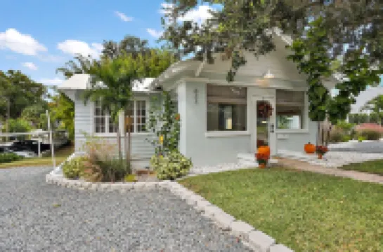 The Ashford - 2min walk to DT Mt Dora - 5 Star luxury!