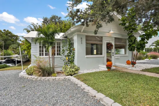 The Ashford - 2min walk to DT Mt Dora - 5 Star luxury!