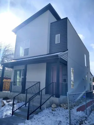 Book Now for Holidays and Skiing! Located in Downtown Salida!