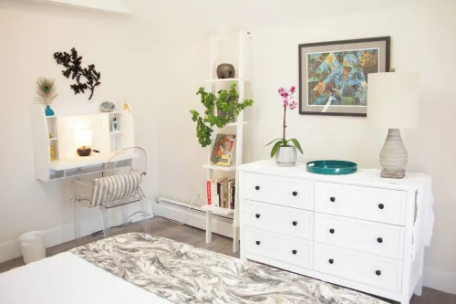 Sunny Spot with Private Parking. Hotels in South Portland