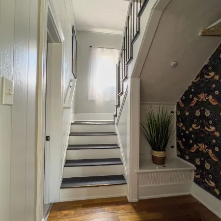 Cozy Modern Home Near Wsu,  Pet-Friendly, Fast Wi-Fi & Fire Pit
