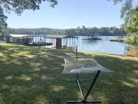 Cottage -Private Hot Tub, Fire Pit, Covered Deck, 20 steps from Lake Hamilton