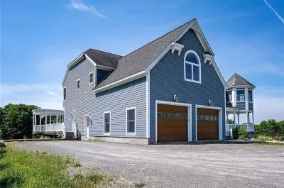 6-bedroom vacation home 20 minutes from Cornell University