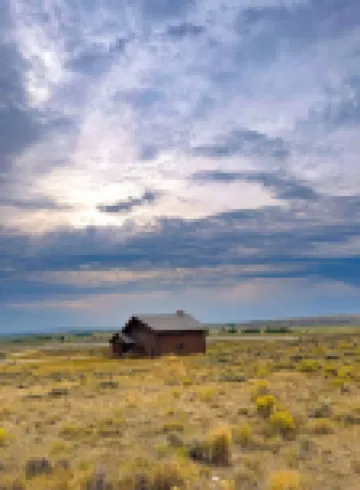 Large cabin with amazing views, mountains, sunsets, and wildlife.