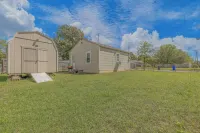 Close to Hospital and Downtown, Eastside Bungalow, Dogs Welcome + Fee