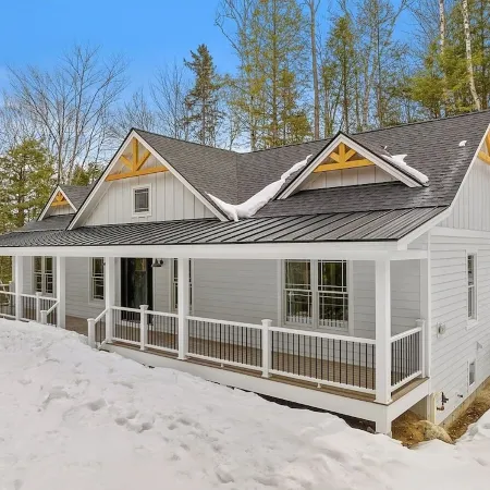 King’s Lodge in Woodstock – Sleeps 9, Family Retreat!