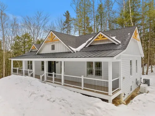 King’s Lodge in Woodstock – Sleeps 9, Family Retreat!