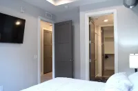 New, 2 Bedroom, 2 Bathroom Condo, Downtown Lincoln โรงแรมใน