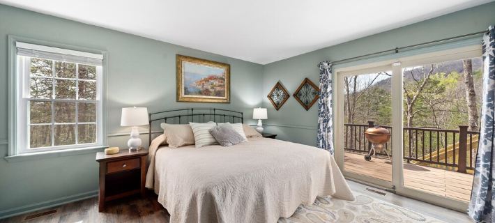 5 Br - Walk to Resort Amenities w/ Mnt Views! Walk to Lake! Backyard Firepit! Hotels in Rutherford County