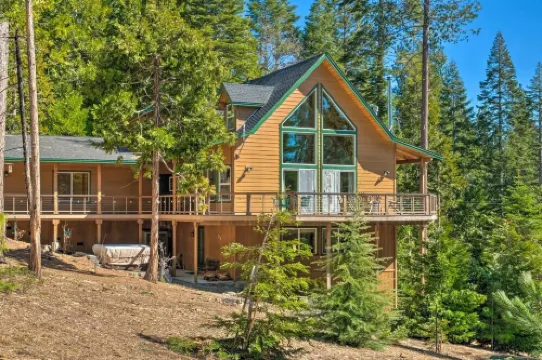 Huge Cozy Cabin 3 Bed Rooms, loft, Game/bedroom, Spa