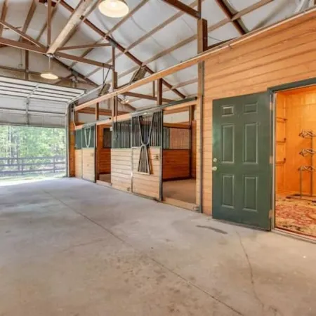 Mimosa Cottage Farm- 2br cottage & stalls. Masters