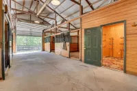Mimosa Cottage Farm- 2br cottage & stalls. Masters - 2 tähden
