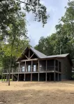 Unwind at a New Luxury Log Cabin, Stunning Lake Views, 3 Miles from City Harbor