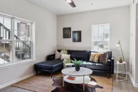 cozy comfy cottage c+ Hotels in Thunderbolt