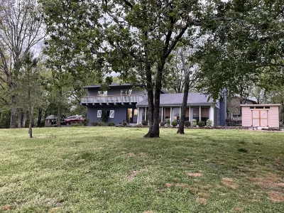 Private home with beautiful lake views. Hotels near Cypress Cove Marina & Cabins