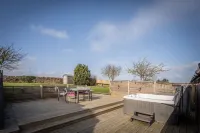 Secluded cottage w/hot tub & close to cliff walks Hotels in 