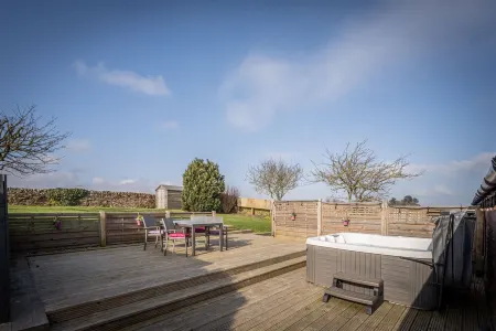 Secluded cottage w/hot tub & close to cliff walks