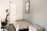 Fully Renovated 3-Story Townhome - 93 Walk Score 발보아 공원 호텔