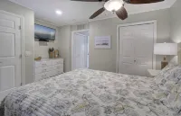 Super-Cute Villa with Ocean View and Two Bikes! Hotels near Coligny Beach Park