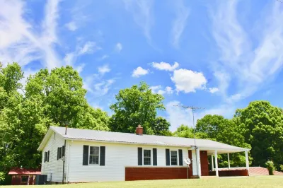 Mema and Pa’s Place Hotels near Cove Creek Campground