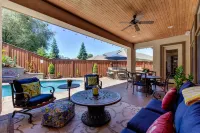 3,000sqft oasis with pool/spa/vegetable garden. Great location!!!