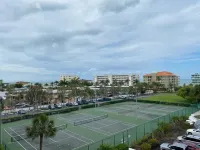 Newly Renovated Bay Shores Yacht & Tennis Club, Stunning Views, Beach Steps Away Hotels in Redington Shores