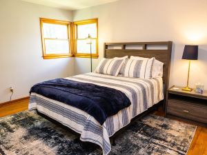 A 3 Bedroom 2 Bath Home. With a 30 minute walk to beaver stadium!