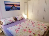 Bright, modern furnished apartment with sea views, 100 m to the beach