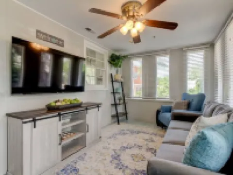 HOLIDAY SALE! Nice Downtown Dunedin Bungalow! โรงแรมในดูนดิน