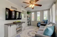 HOLIDAY SALE! Nice Downtown Dunedin Bungalow! Hotels in Dunedin