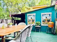 Downtown Cottage with Private Hot Tub - Country Houses