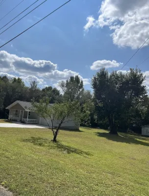 Cozy home/workspace minutes from Dalton and I-75