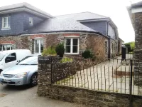 Apartment with Dramatic Views Across to Padstow, the Camel Estuary and the Sea. - 3-Star