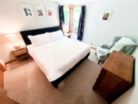 Bubar Barn - screen porch, deck, + parking