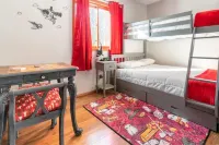 Clean Home Away From Home In A Beautiful Community With Indoor/Outdoor Pools