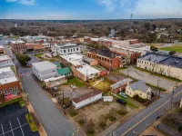 Comfortable Cottage Downtown w/Fire Pit-Walk to Dining/Taproom/Coffee Shop